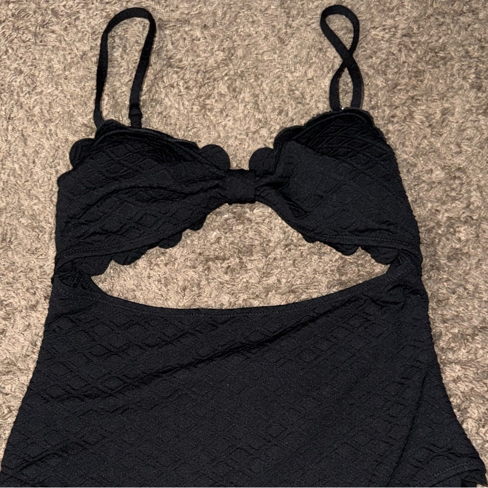 Cupshe Scalloped One Piece